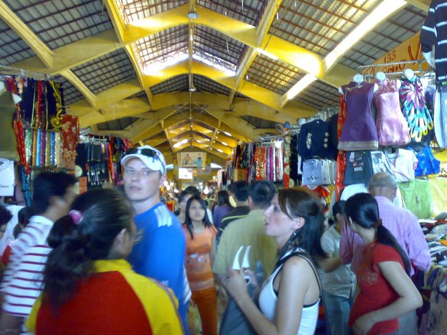 ベンタン市場に潜入。