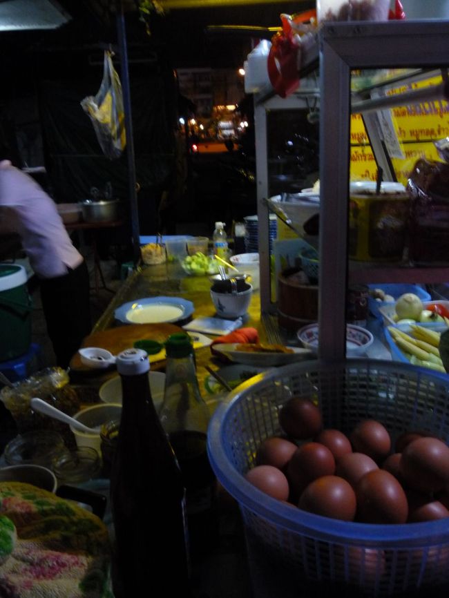ちょっと屋台の中をのぞかせてもらう