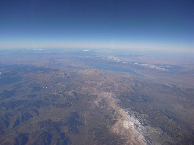 トルコ上空。<br />雲もなく、絶景です。