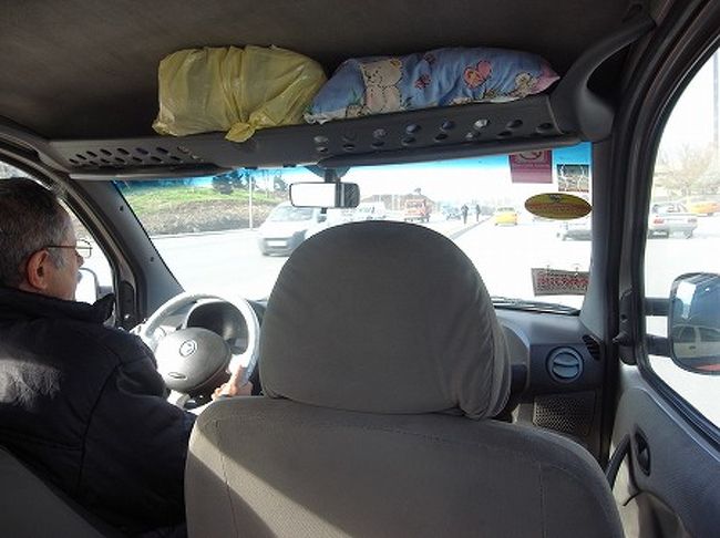 タクシーに乗り込み、本日のお宿「リッツカールトン・イスタンブール」へ。。