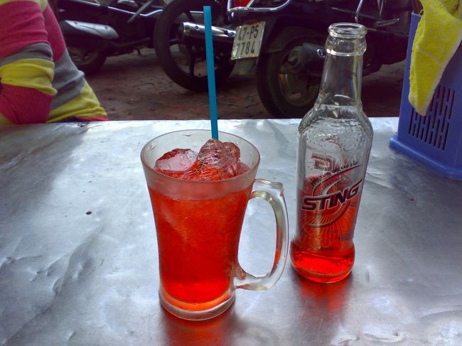 ブルネイでのリバーサファリ事件以来、ずっとゲータレードが飲みたかったのにどこにも売ってなかったから。<br /><br />それっぽい色の不健康そうなジュースをつい。