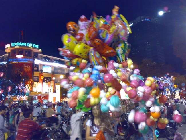 風船売りがたくさん。<br /><br />幻想的！夢の中にいるみたい。