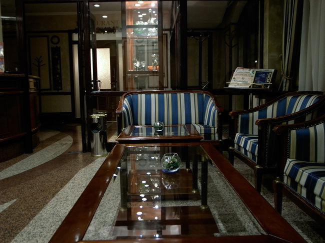 エンデカ近くのホテル「ダウンタウン」禁煙の部屋を喫煙の部屋に変えて欲しいと要望すると灰皿を届けてくれました。ありがとう。。？<br /><br />http://www.hotel-downtown.net/<br /><br />スタッフの方々も感じのよい方ばかりで僕は好きです。