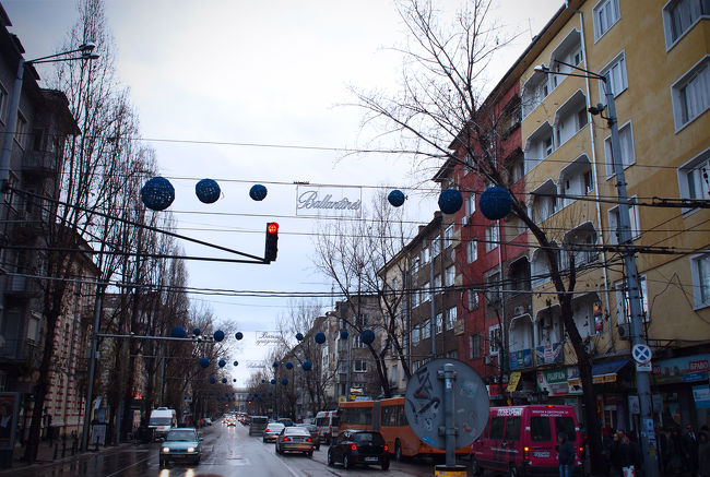 様々な色合いが混ざりあう市街地。