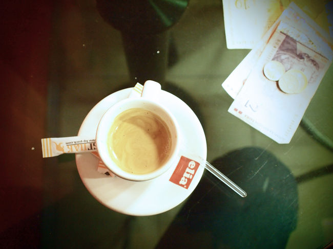 恐ろしく愛想の悪い店員さんの恐ろしくおいしいエスプレッソ。（でも帰りに「ありがとう」と言うととてつもなくかわいい顔で笑ってくれました）う〜ん　まろやか。