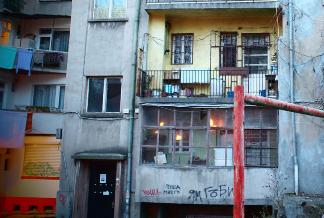 ちょっと裏道へ。