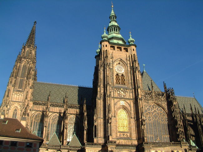 　ルネサンス様式の南塔