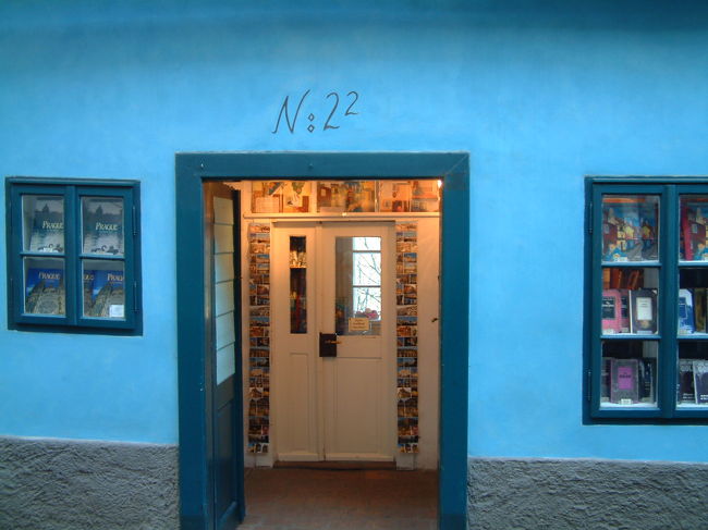 　黄金の小径にあるかつてカフカが住んでいた家です。<br />　ある朝目が覚めて突然虫になっていたら・・・・。