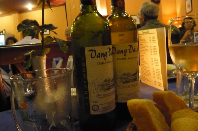 ダラットのワインも添えて。