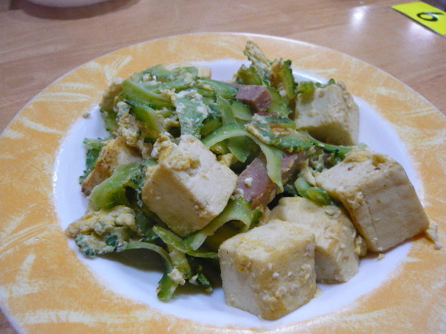 ゴーヤーチャンプルー。<br /><br />前日のホテルのものより美味しい♪