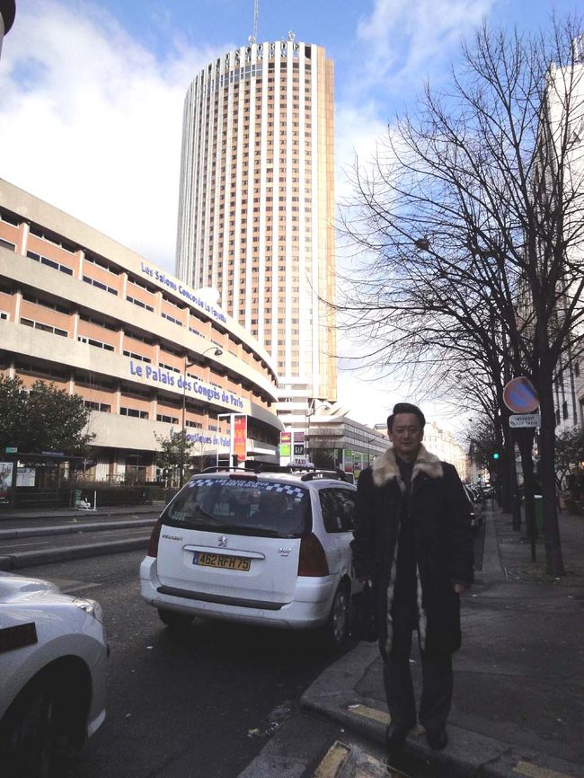 ホテル・コンコルド・ラファイエットと＠とらじろう。10：53撮影。