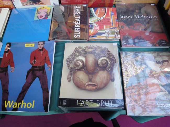 古本を売る店。