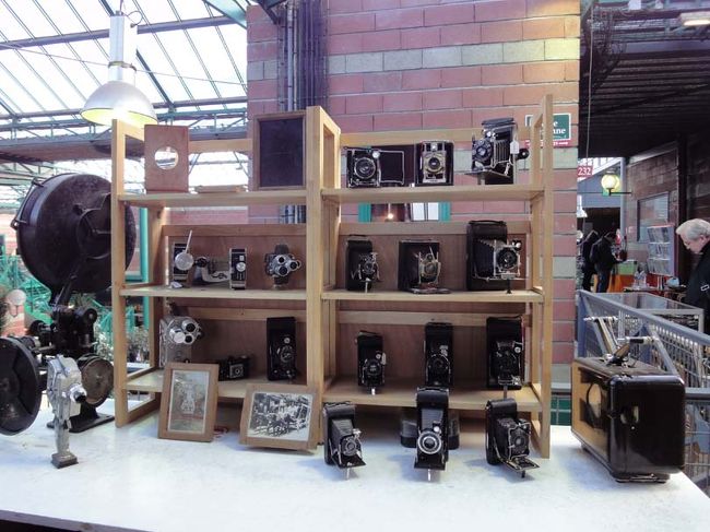 骨董品のカメラを売る店（その１）。