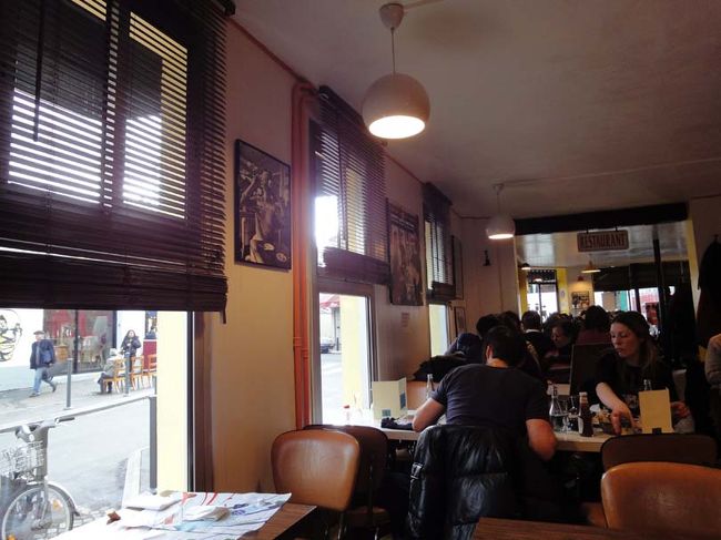 クリニャンクールのブラッスリー。