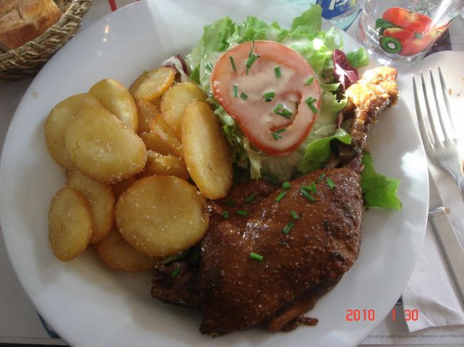 鶏のモモ肉のコンフィ。