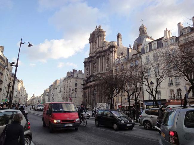 サン・ポール・サン・ルイ教会。<br /><br />地下鉄でサン・ポールまで戻りました。<br />リヴォリ通り。Eglise St. Paul St.Louis。16：42撮影。