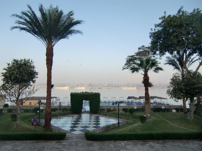 早速、ホテルのガーデン（写真）を散歩する。長袖に薄手のジャケットを羽織ってちょうどいい気候である。