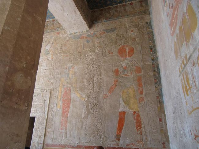 写真：第２柱廊の右側にある彩色壁画