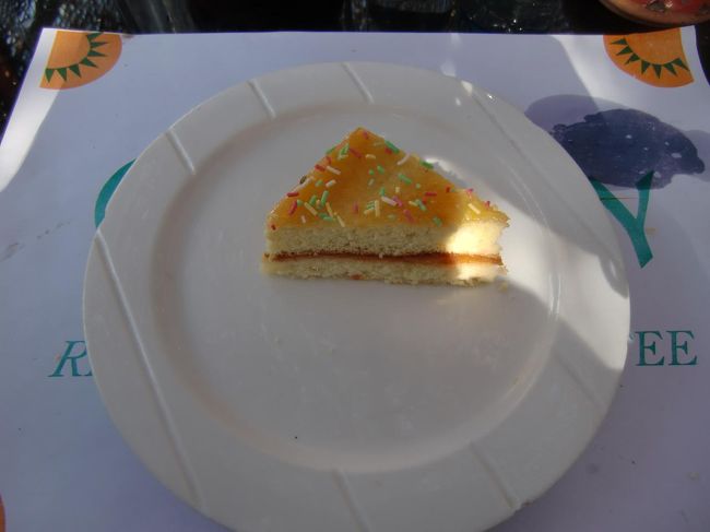 デザートのケーキ（写真）もおいしく、今のところ、エジプト料理に外れなし。