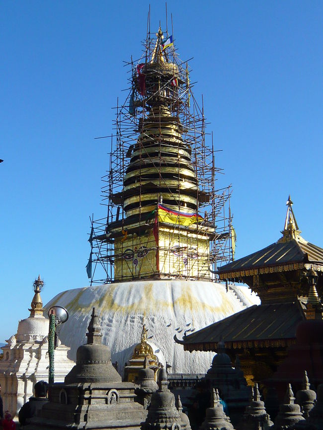 1日目<br /><br />スワヤンブナート寺院へ！<br />有名な目玉寺は残念ながら修理中でした。