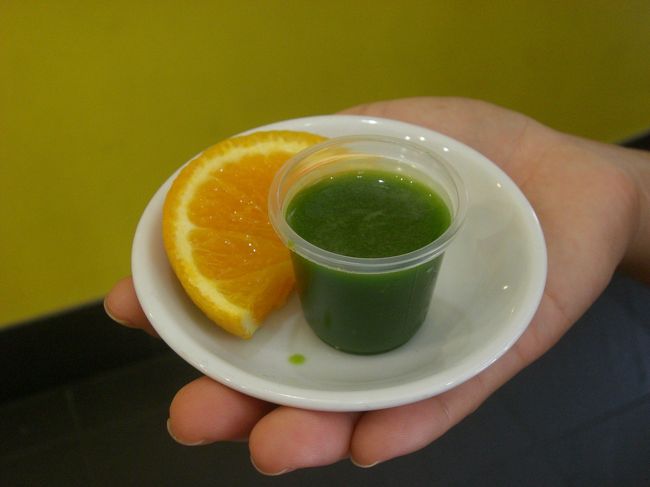 ブーストで青汁のようなものを飲みました。<br />味は甘いような青臭いようなよく分からない味。<br />口直しのオレンジひとつだけでは足りませんでした。
