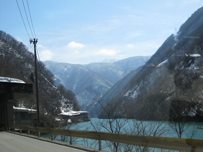 今日は天気が良いので景色が奇麗です。<br />ここの川は日本海に流れるため、太平洋在住のzzr-cにはこの流れが不思議な感じです。