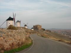 ラ・マンチャの風車です。これもスペインらしい風景です。本当に乾燥した土地で日本の梅雨は迷惑ですが、やはり雨が降るというのは有難いと事と改めて感じます。