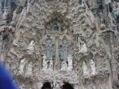 有名なガウディのサグラダファミリアです。知っていても生き物のような不思議な建造物です。