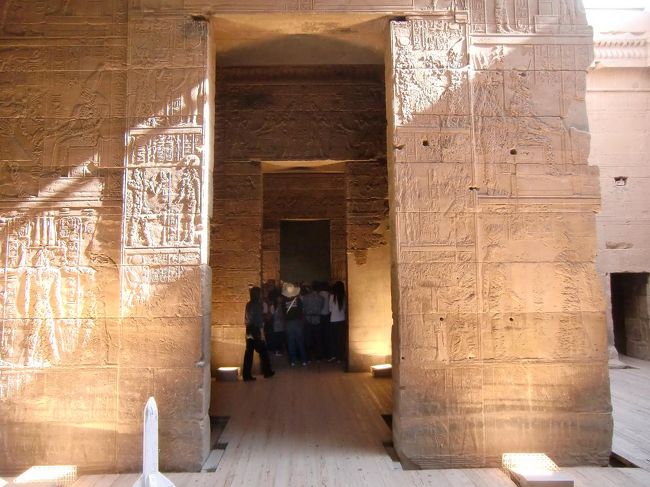 そして、イシス神殿の核心部たる「至聖所」（写真）に続く。