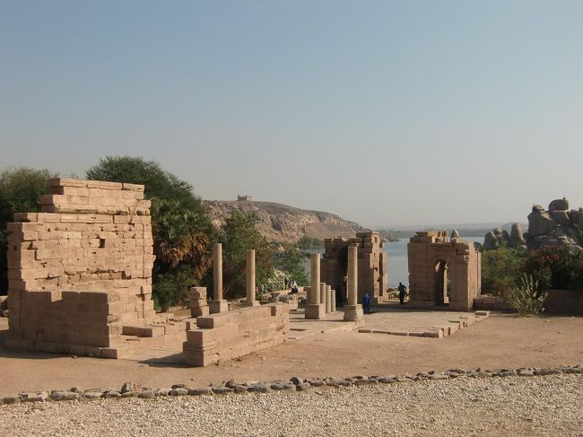 フィラエ島では古代エジプト末期王朝時代からローマ支配時代までに様々な神殿が建てられた。