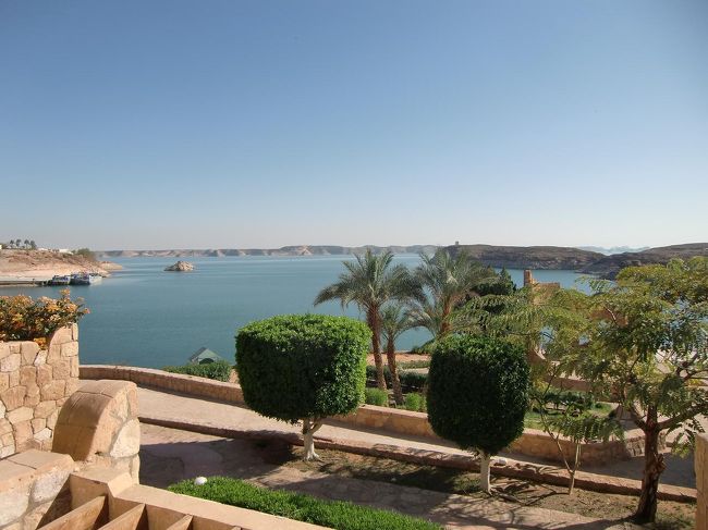 しばらくナセル湖を眺めながら、この景観（写真）を楽しむ。