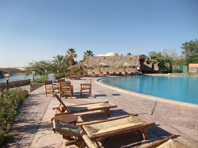 静かなホテルであるが本日は満室という。しかも、ほとんどが日本人ツアー客で占められている。日本人ツアー客は忙しい。風のように来て風のように去っていく。ホテル側にしてみれば大得意様である。ありがとさん！