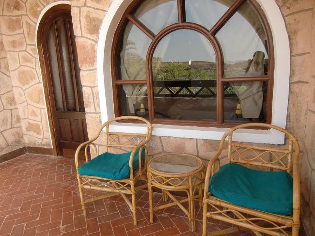 そして、バルコニー（写真）に出てみると……。