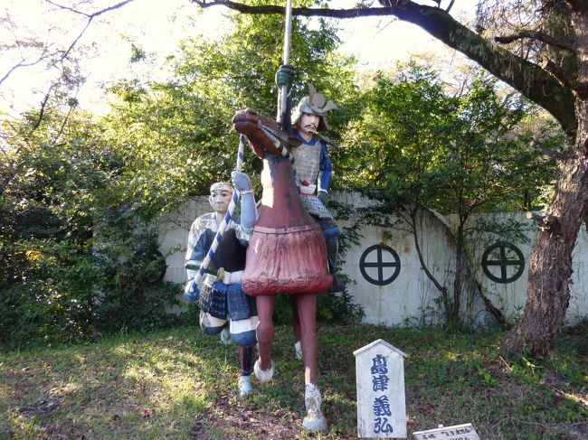 馬に乗る。<br /><br />お供の人がちゃんとケンケンパッパの足をしてるところがすばらしい！！！