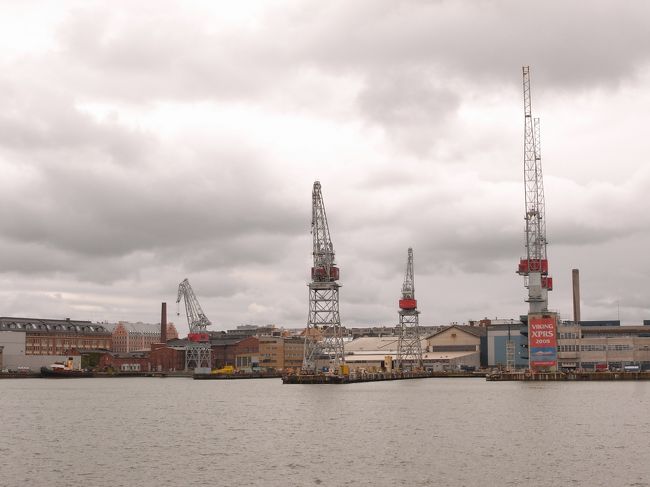 着いた翌日から、このどよんとした空。冬のことを考えただけでも気が滅入りそうです。