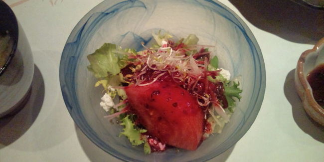 何の変哲もないサラダですが、ドレッシングが二種類から選べ、珍しいブルーベリードレッシングがあったのでそれをチョイス。甘みはかすかで、ビネガーの酸味にブルーベリーの香りがマッチした不思議なお味。おいしかったです。