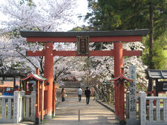 ＜氷室神社１＞

氷の神様が祭られた珍しい神社です。

住所：
奈良市春日野町１−４
