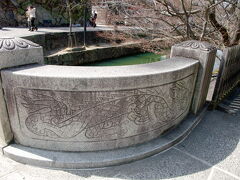 大原美術館前の橋の彫刻