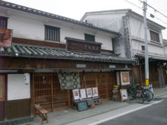 「カフェ　三宅商店」

ここも江戸後期に建てられた町屋です

ここでデザートタイム☆彡