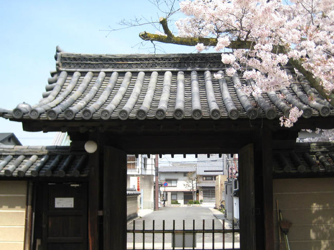 ＜元興寺５＞<br /><br />南門。