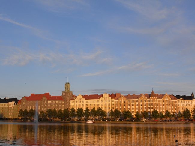 夜9時過ぎの風景です。むか〜しＮＨＫでやっていた５分間番組「名曲アルバム」に出てきそうな風景です。<br />夏の北欧はやはり、遅くまで歩きまわれるからお得です。