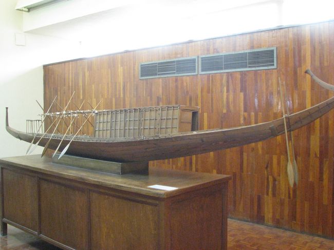 葬儀用に使用した船で、鉄釘を１本も使っていない。<br />