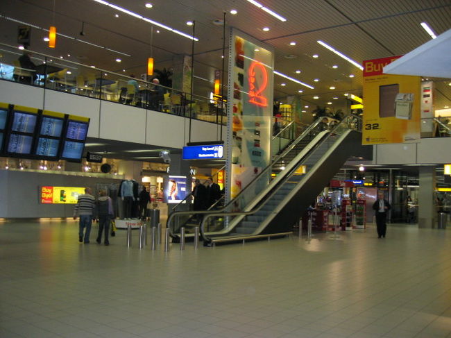 スキポール空港の中ですね。