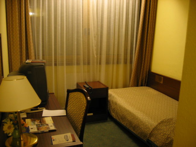日本で予約した「ベストウエスタン　グランド　ハンガリア」です。一泊５０００円也。