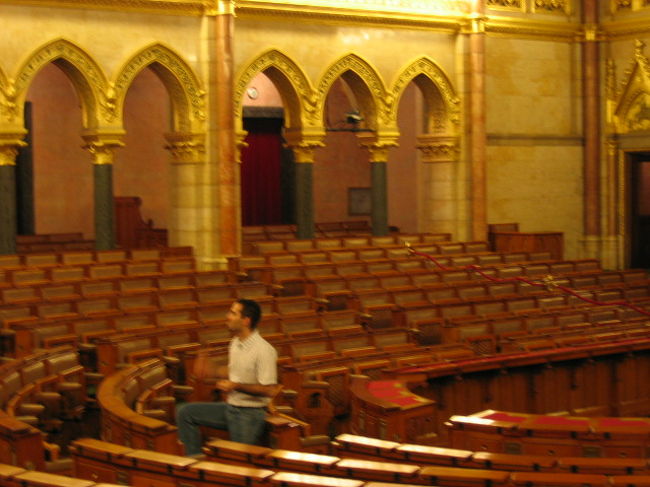 議事堂内部です。なんか、豪華ですよね。ピカピカ☆