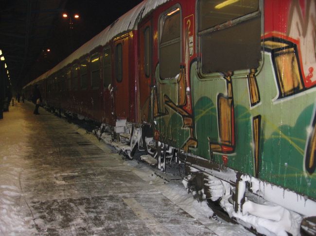 電車。う〜ん。なかなかファンキーな感じで。