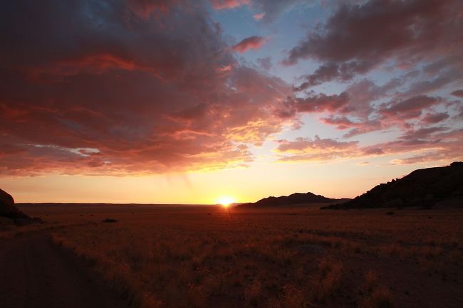 ナミブ・ナウクルフト・ロッジから見た夕焼け。