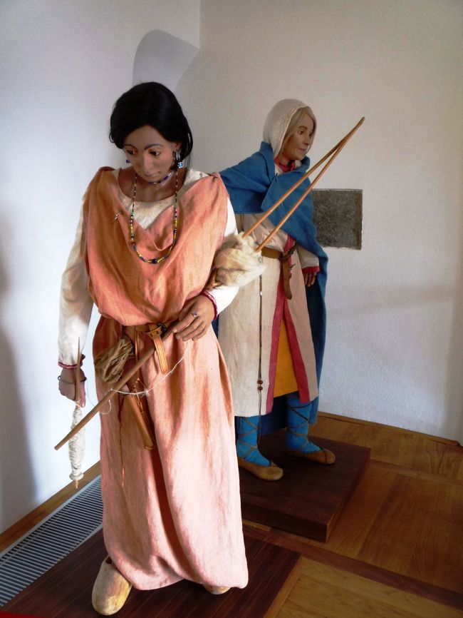 このほか陶器などたいした展示品はありません。<br /><br />でも高いところからの展望は<br />紅葉もあってとても綺麗です。<br /><br />昼食後１時間かけてリュブリャナへ移動です。