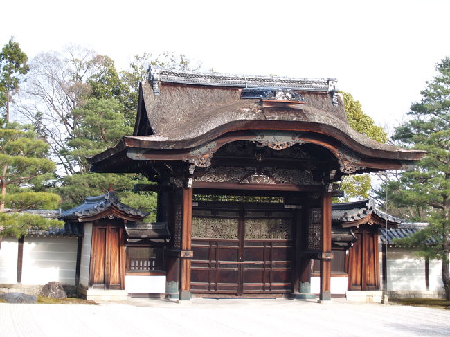 仁和寺勅使門。