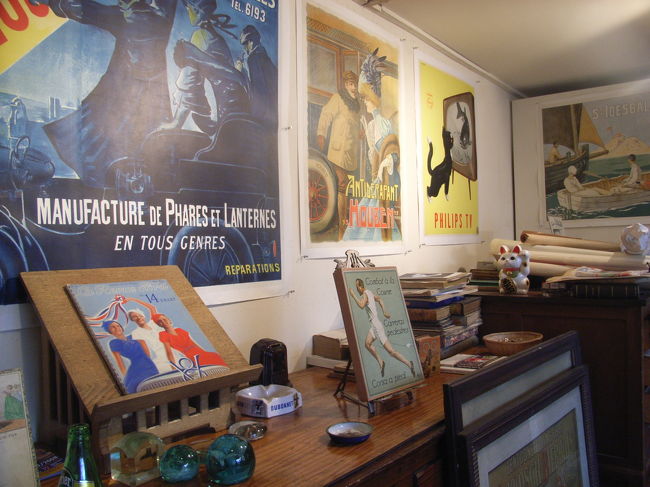 ・・・残念ながら、マグリットの作品は見当たらなかったぁ（涙）<br /><br />でも、マグリットのもので無くても見ているだけでちょっと楽しい☆<br /><br /><br />漫画の街 ブリュッセル<br /><br /><br />というだけある？